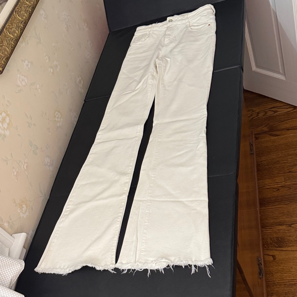 Ultra soft size 4, more like a size 2 Zara bone white Jean